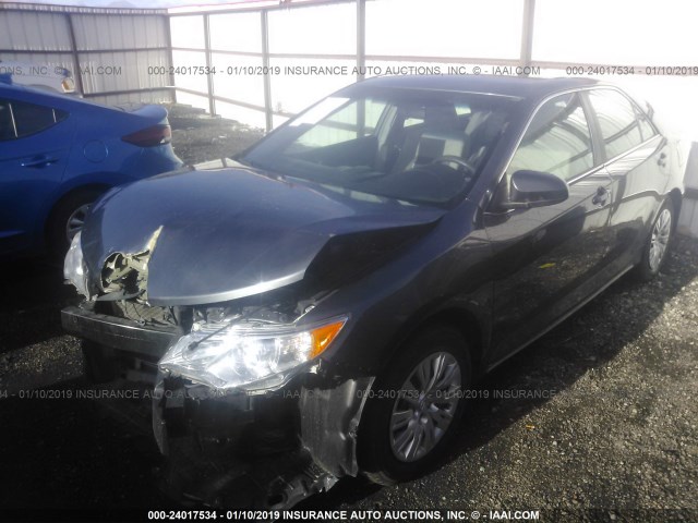 4T1BF1FK1DU231554 - 2013 TOYOTA CAMRY L/SE/LE/XLE GRAY photo 2