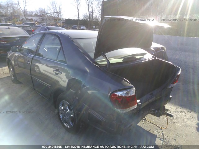 4T1BE32KX5U511642 - 2005 TOYOTA CAMRY LE/XLE/SE GRAY photo 3