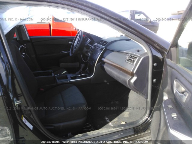 4T4BF1FK7GR577098 - 2016 TOYOTA CAMRY LE/XLE/SE/XSE BLACK photo 5