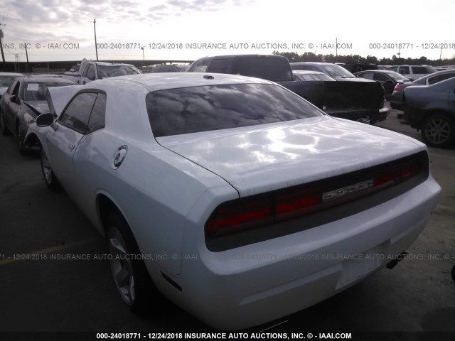 2C3CDYAG3DH660101 - 2013 DODGE CHALLENGER SXT WHITE photo 3