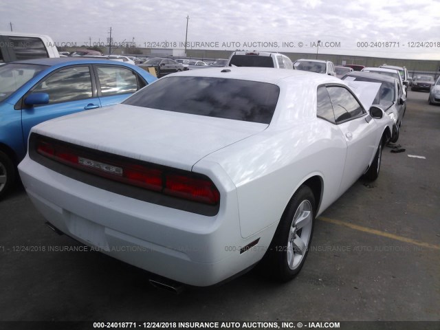 2C3CDYAG3DH660101 - 2013 DODGE CHALLENGER SXT WHITE photo 4