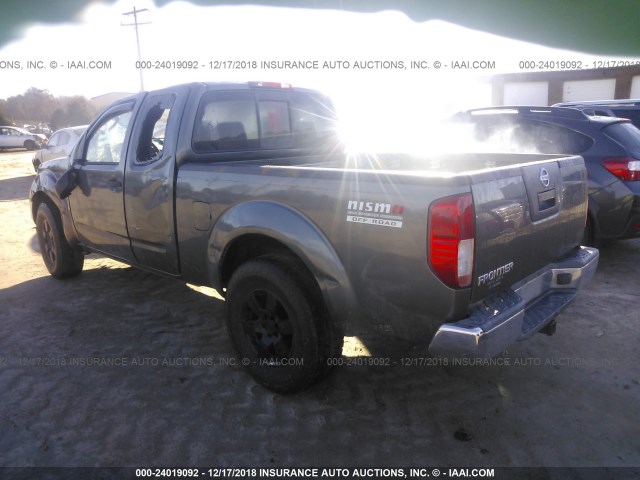 1N6AD06W05C417867 - 2005 NISSAN FRONTIER KING CAB LE/SE/OFF ROAD GRAY photo 3