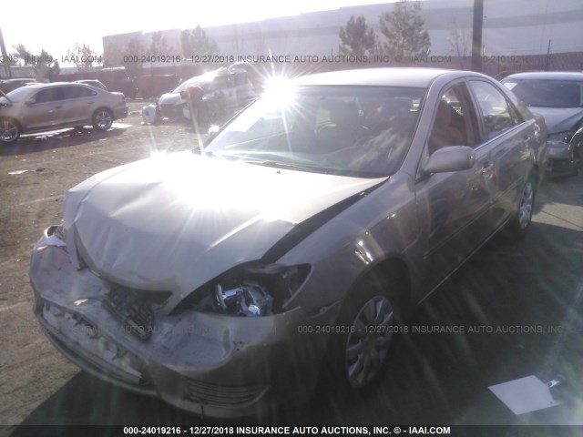 4T1BE32K95U404470 - 2005 TOYOTA CAMRY LE/XLE/SE TAN photo 2