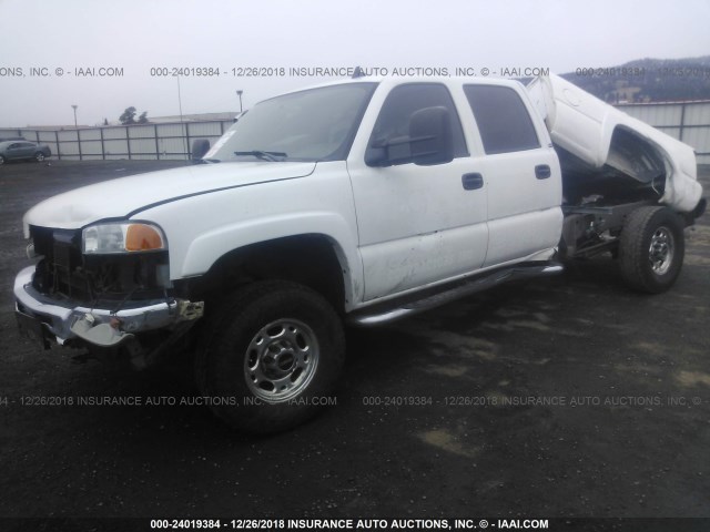 1GTHK23U26F271770 - 2006 GMC SIERRA K2500 HEAVY DUTY WHITE photo 2