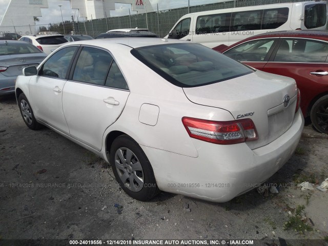 4T1BF3EK5AU542820 - 2010 TOYOTA CAMRY SE/LE/XLE WHITE photo 3