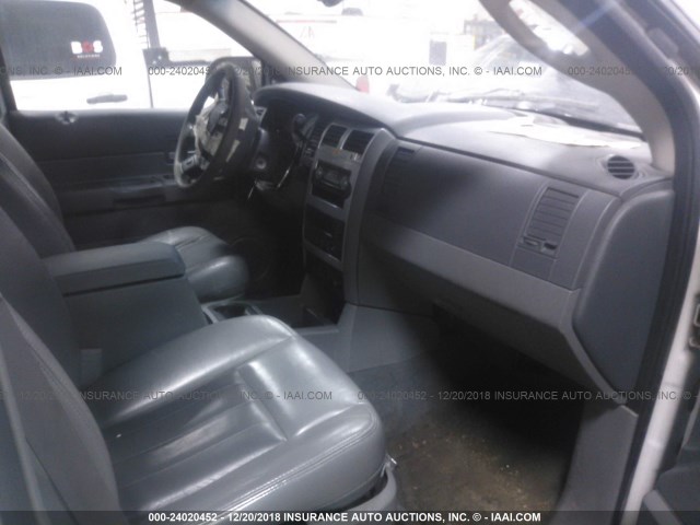 1D4HB58D24F122124 - 2004 DODGE DURANGO LIMITED WHITE photo 5