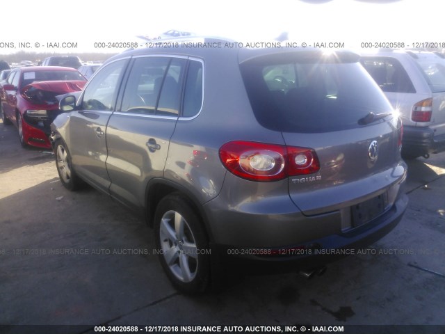 WVGAV7AX1AW520356 - 2010 VOLKSWAGEN TIGUAN S/SE/SEL GRAY photo 3