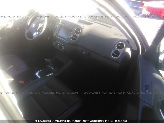 WVGAV7AX1AW520356 - 2010 VOLKSWAGEN TIGUAN S/SE/SEL GRAY photo 5