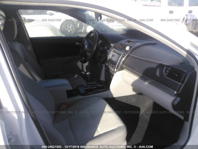 4T1BF1FK2EU346939 - 2014 TOYOTA CAMRY L/SE/LE/XLE Ağ foto 5