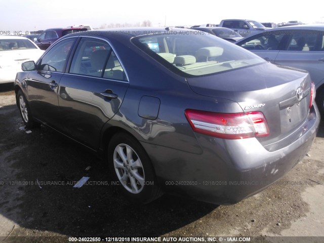 4T4BF3EK0BR099712 - 2011 TOYOTA CAMRY SE/LE/XLE GRAY photo 3