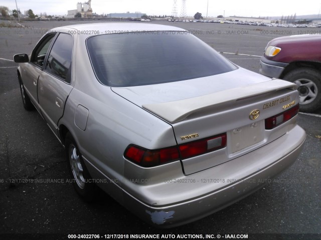 4T1BG22K8XU523120 - 1999 TOYOTA CAMRY CE/LE/XLE GOLD photo 3