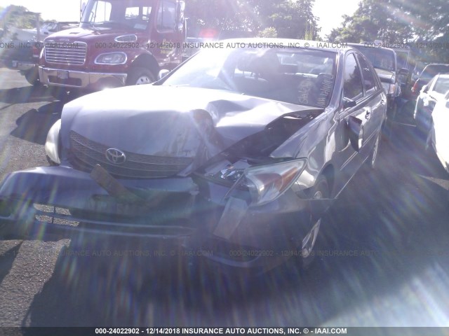 JTDBE32K930152292 - 2003 TOYOTA CAMRY LE/XLE GRAY photo 2