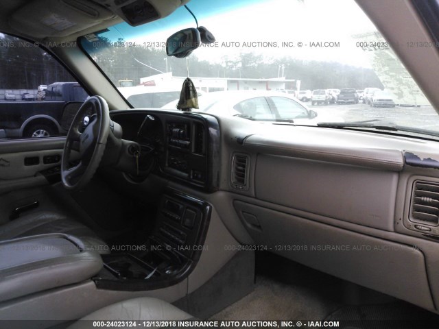 1GKEK63U72J300377 - 2002 GMC DENALI WHITE photo 5