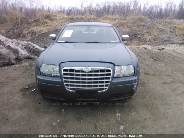 2C3AA63H15H115154 - 2005 CHRYSLER 300C BLUE photo 6