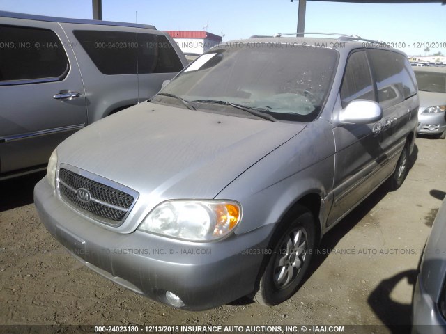 KNDUP131346589684 - 2004 KIA SEDONA EX/LX SILVER photo 2