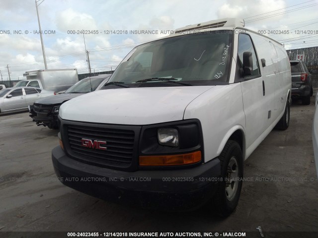 1GTW7GCA4B1124028 - 2011 GMC SAVANA G2500 WHITE photo 2