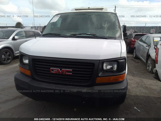 1GTW7GCA4B1124028 - 2011 GMC SAVANA G2500 WHITE photo 6