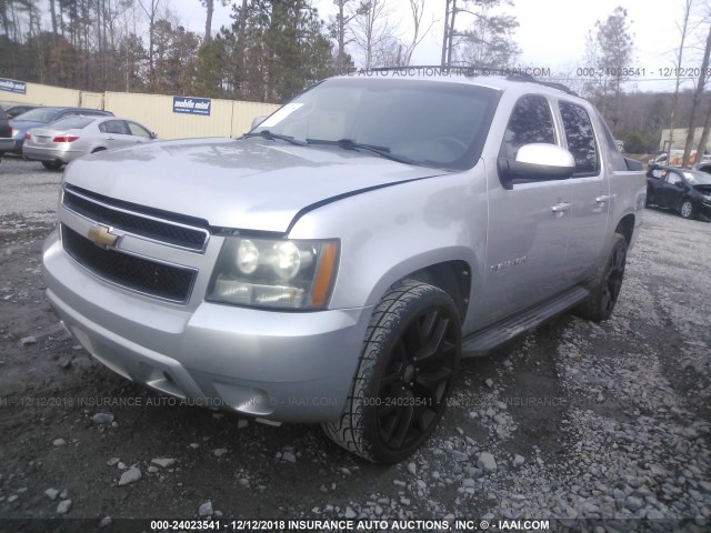 3GNMCEE05BG105993 - 2011 CHEVROLET AVALANCHE LS SILVER photo 2