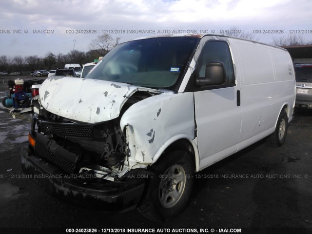 1GCFG15X031204068 - 2003 CHEVROLET EXPRESS G1500  WHITE photo 2