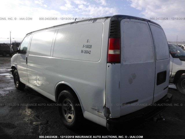 1GCFG15X031204068 - 2003 CHEVROLET EXPRESS G1500  WHITE photo 3