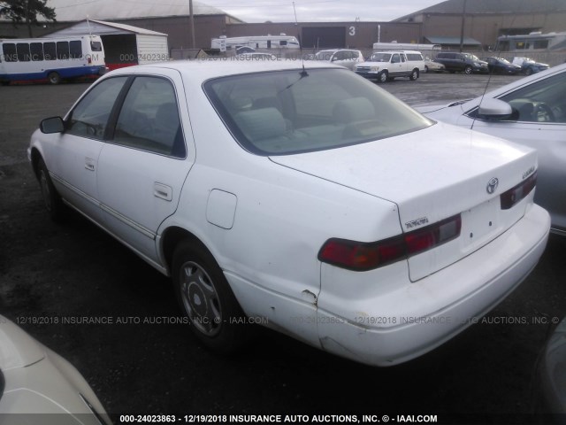 4T1BG22K5WU224201 - 1998 TOYOTA CAMRY CE/LE/XLE WHITE photo 3