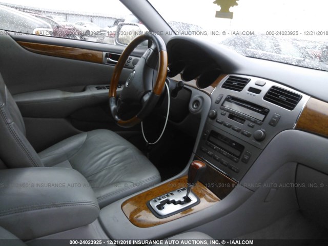 JTHBA30G755128040 - 2005 LEXUS ES 330 SILVER photo 5