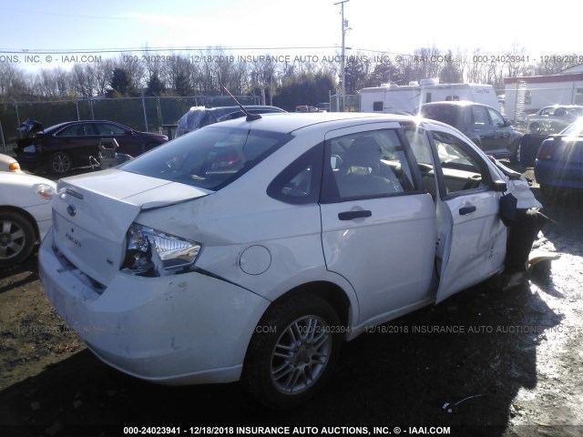 1FAHP35N78W292359 - 2008 FORD FOCUS SE/SEL/SES WHITE photo 4