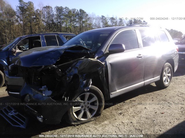 5TDZK3EH6DS094972 - 2013 TOYOTA HIGHLANDER PLUS/SE GRAY photo 2