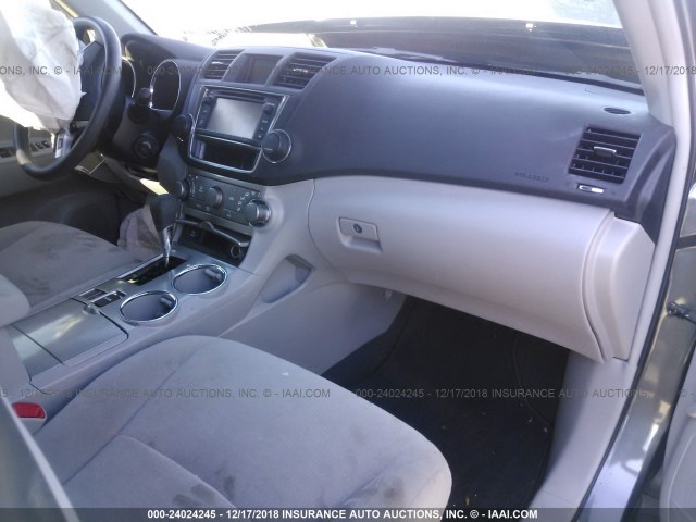 5TDZK3EH6DS094972 - 2013 TOYOTA HIGHLANDER PLUS/SE GRAY photo 5