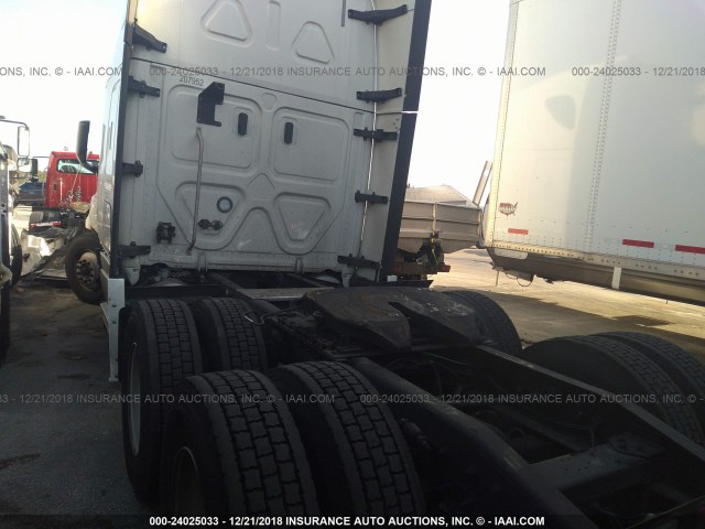 3AKJHHDR6KSKE6226 - 2019 FREIGHTLINER CASCADIA 126  WHITE photo 3