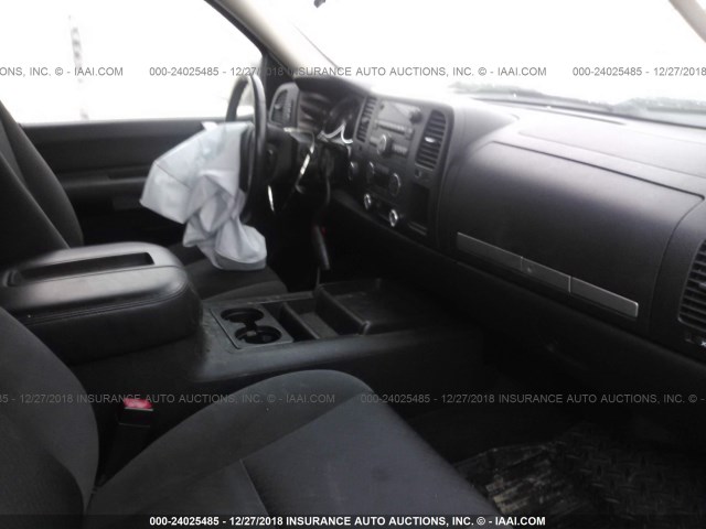 3GCEK23309G143699 - 2009 CHEVROLET SILVERADO K1500 LT WHITE photo 5