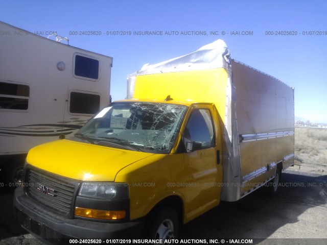 7GZ37TCG4JN902144 - 2018 GMC SAVANA CUTAWAY G3500 YELLOW photo 2