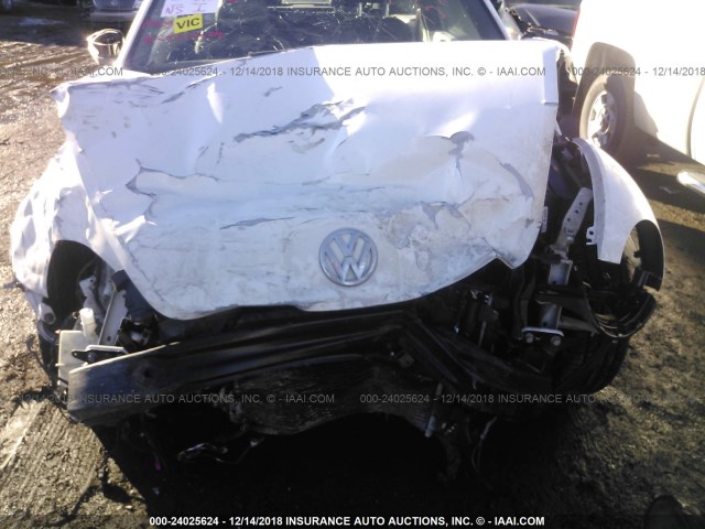 3VWJX7AT1DM673798 - 2013 VOLKSWAGEN BEETLE WHITE photo 6