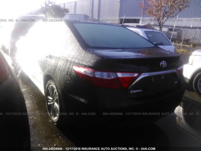 4T1BF1FK4HU799934 - 2017 TOYOTA CAMRY LE/XLE/SE/XSE BLACK photo 3