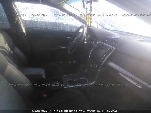 4T1BF1FK4HU799934 - 2017 TOYOTA CAMRY LE/XLE/SE/XSE BLACK photo 5