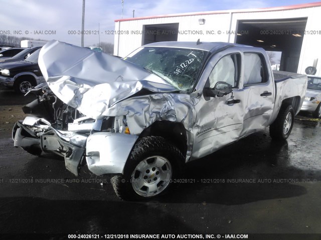 1GCPKSE35BF122277 - 2011 CHEVROLET SILVERADO K1500 LT SILVER photo 2