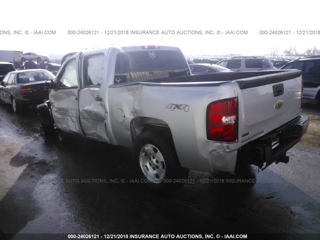 1GCPKSE35BF122277 - 2011 CHEVROLET SILVERADO K1500 LT SILVER photo 3