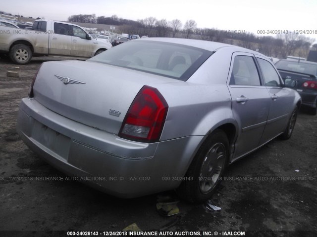 2C3AA53G55H106362 - 2005 CHRYSLER 300 TOURING SILVER photo 4