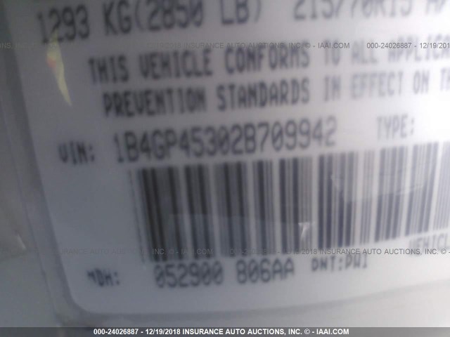 1B4GP45302B709942 - 2002 DODGE CARAVAN SPORT WHITE photo 9