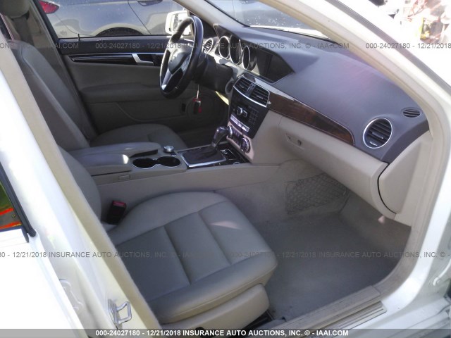 WDDGF4HB4CR214845 - 2012 MERCEDES-BENZ C 250 WHITE photo 5