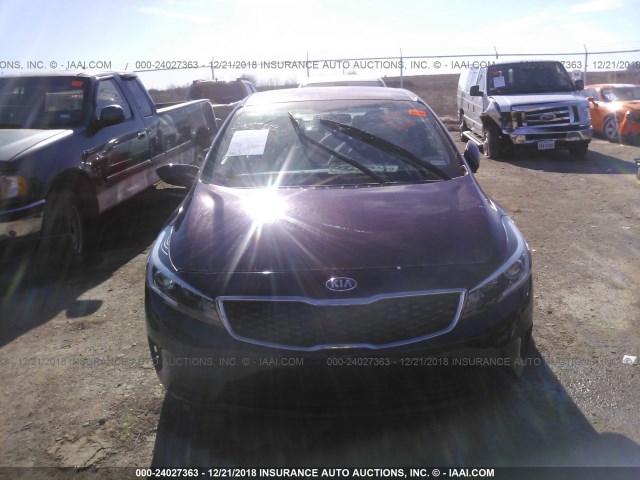 3KPFL4A76HE159628 - 2017 KIA FORTE LX/S MAROON photo 6