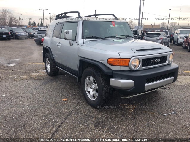 JTEBU11FX70030621 - 2007 TOYOTA FJ CRUISER SILVER photo 1