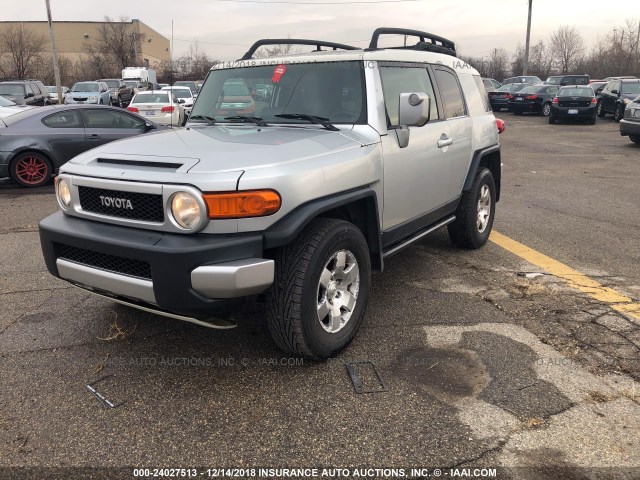 JTEBU11FX70030621 - 2007 TOYOTA FJ CRUISER SILVER photo 2