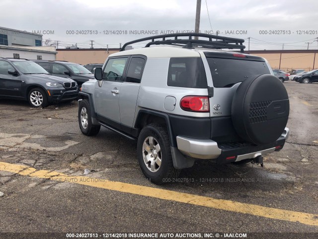 JTEBU11FX70030621 - 2007 TOYOTA FJ CRUISER SILVER photo 3