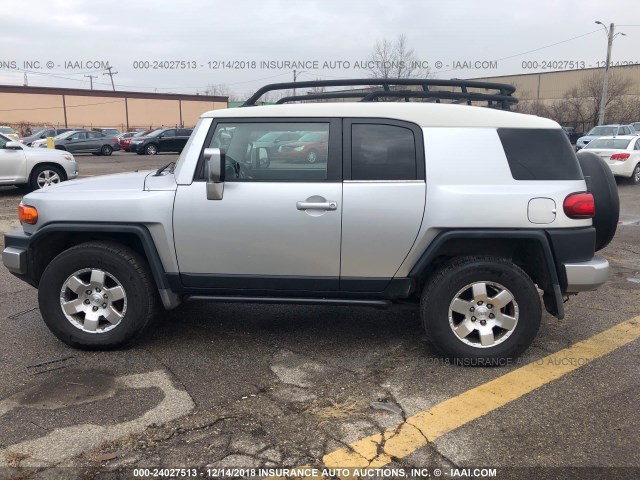 JTEBU11FX70030621 - 2007 TOYOTA FJ CRUISER SILVER photo 6