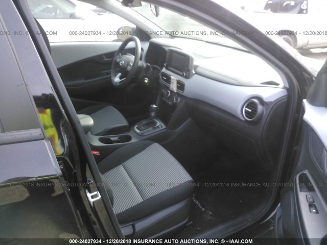 KM8K1CAA8JU178761 - 2018 HYUNDAI KONA SE BLACK photo 5