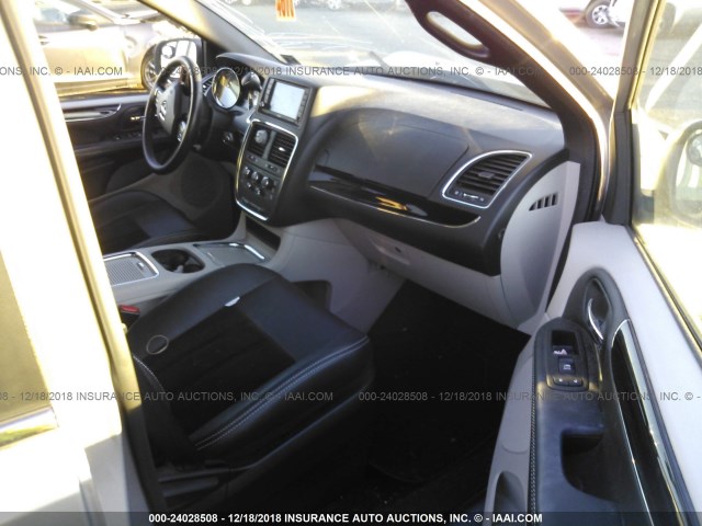 2C4RDGCG5HR851547 - 2017 DODGE GRAND CARAVAN SXT SILVER photo 5