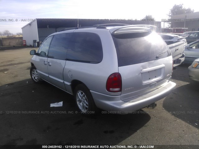 1B4GP44R0YB657825 - 2000 DODGE GRAND CARAVAN SE/SPORT SILVER photo 3