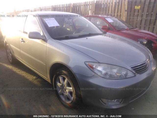 4T1BE30K85U611645 - 2005 TOYOTA CAMRY LE/XLE/SE GRAY photo 1