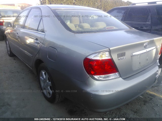 4T1BE30K85U611645 - 2005 TOYOTA CAMRY LE/XLE/SE GRAY photo 3